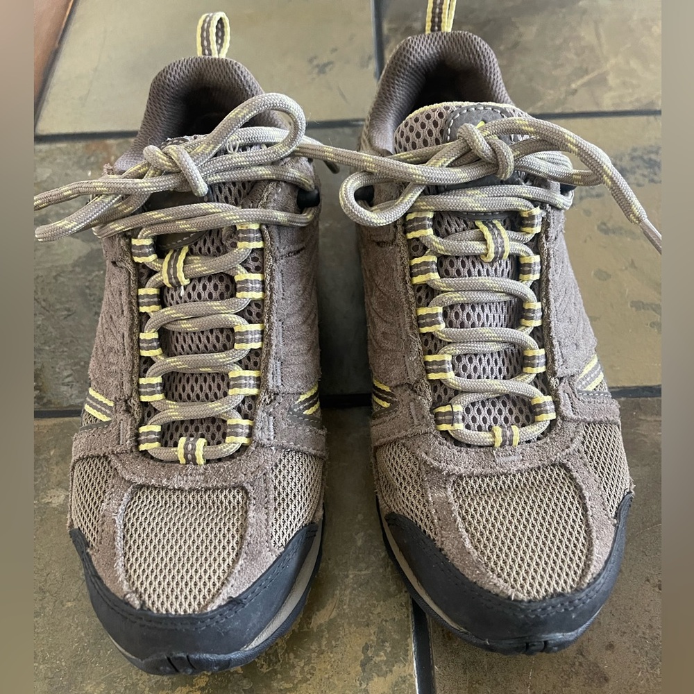 Columbia women hiking shoes